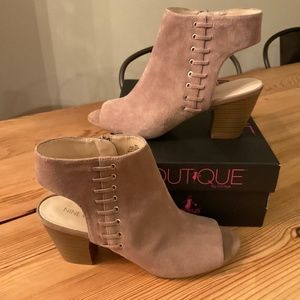 NINE WEST Janillo size 8M Tan Natural Suede